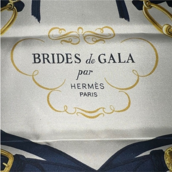 Hermès Silk Scarf, Brides of Paris series, with Open Hermés Scarf Bag - Picture 11 of 11